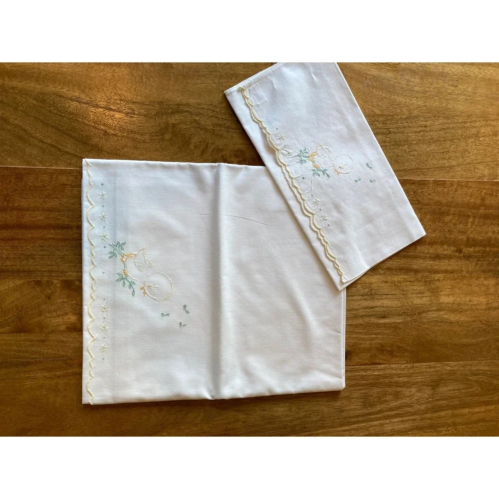 VTG Embroidered Crib Top Sheet and Pillow Case Set‎ Chick Classic